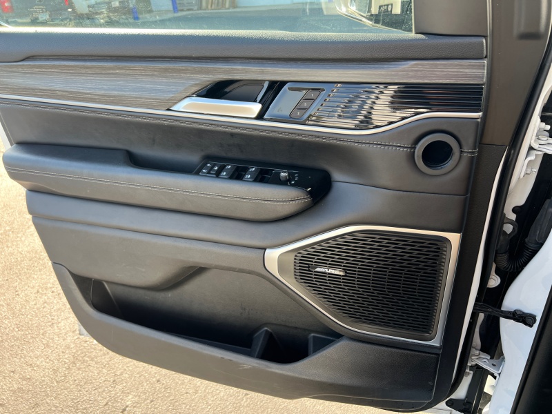 2023 Jeep Wagoneer L