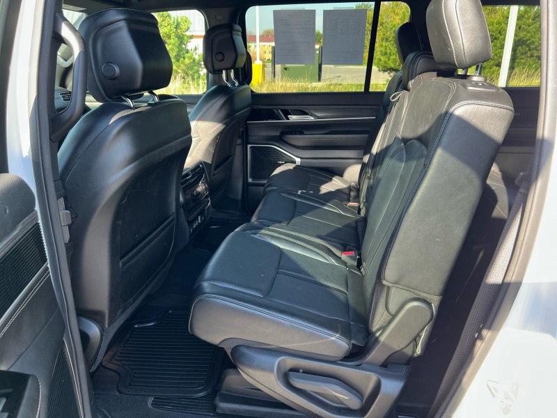 2023 Jeep Wagoneer L