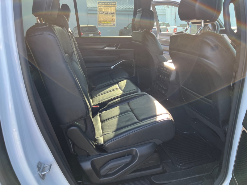 2023 Jeep Wagoneer L