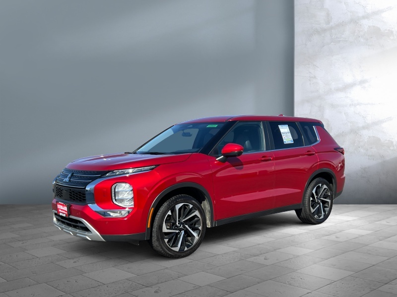 Used 2024 Mitsubishi Outlander SE Crossovers