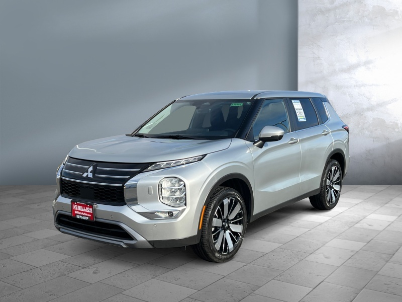 Used 2025 Mitsubishi Outlander SE Crossovers