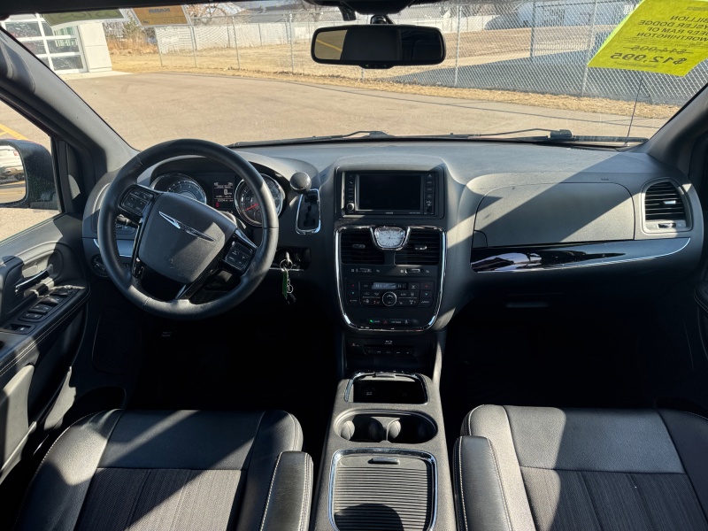 2015 Chrysler Town and Country