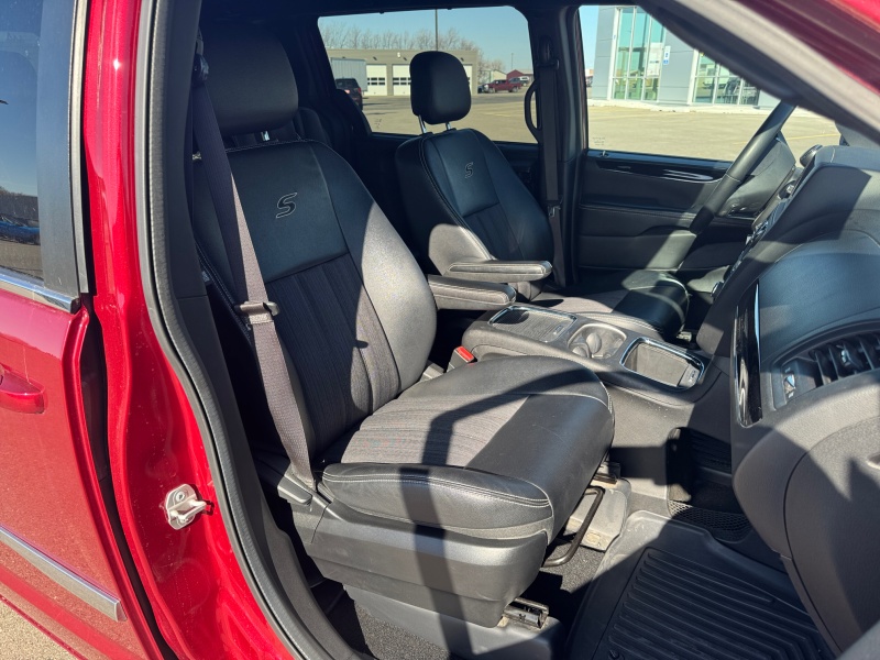 2015 Chrysler Town and Country