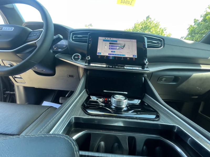 2024 Jeep Wagoneer L