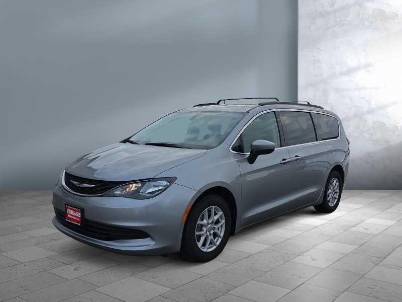 2020 Chrysler Voyager