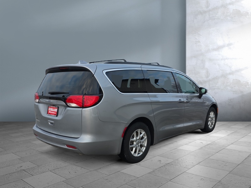 2020 Chrysler Voyager