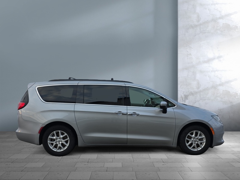 2020 Chrysler Voyager