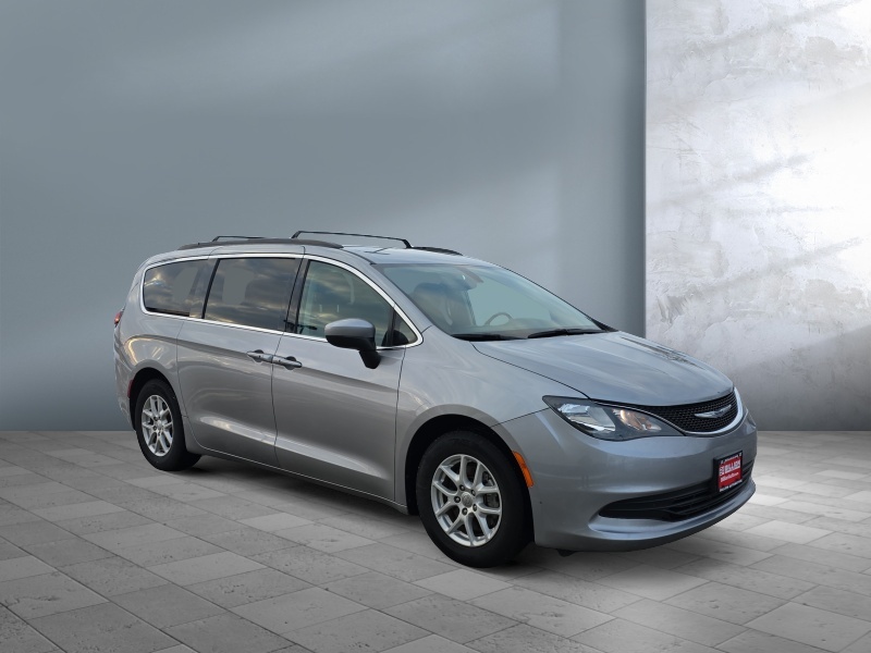 2020 Chrysler Voyager