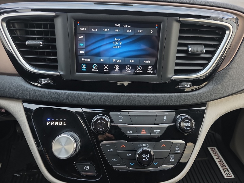 2020 Chrysler Voyager