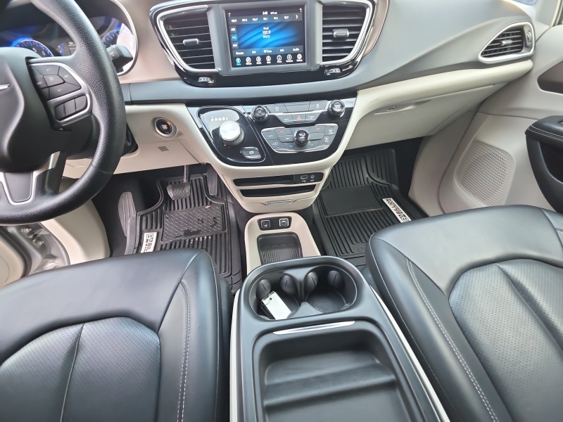 2020 Chrysler Voyager