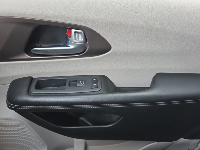 2020 Chrysler Voyager