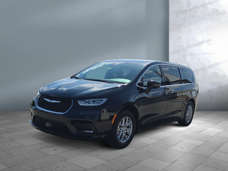 Used 2026 Chrysler Pacifica Select Vans