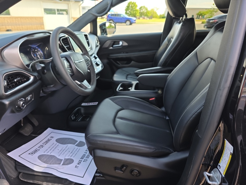 Used 2026 Chrysler Pacifica Select Vans