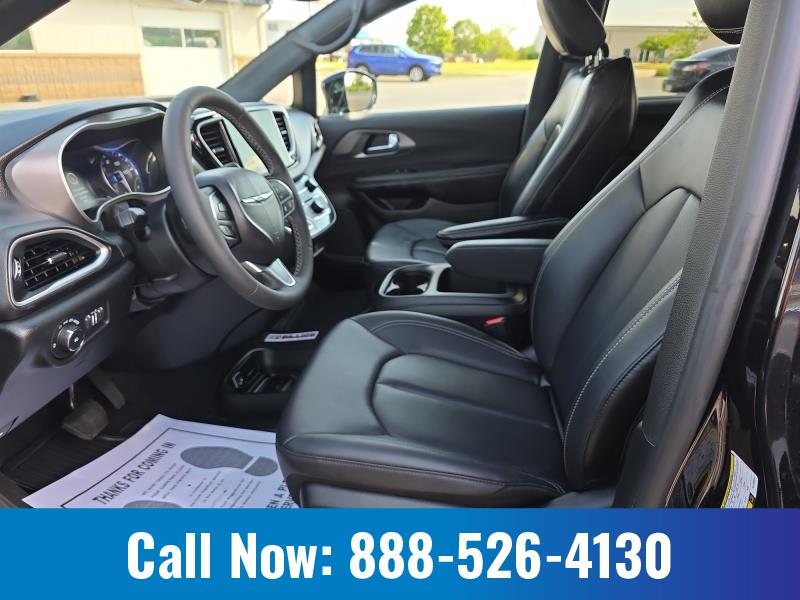 Used 2026 Chrysler Pacifica Select Vans