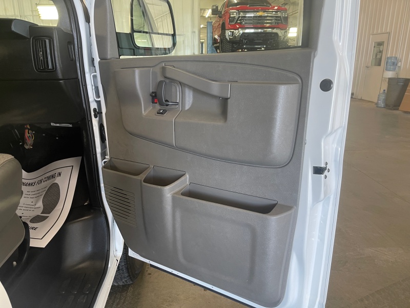2025 Chevrolet Express Passenger