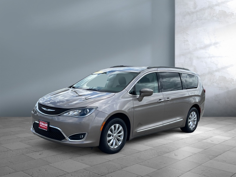 Used 2017 Chrysler Pacifica Touring-L Vans
