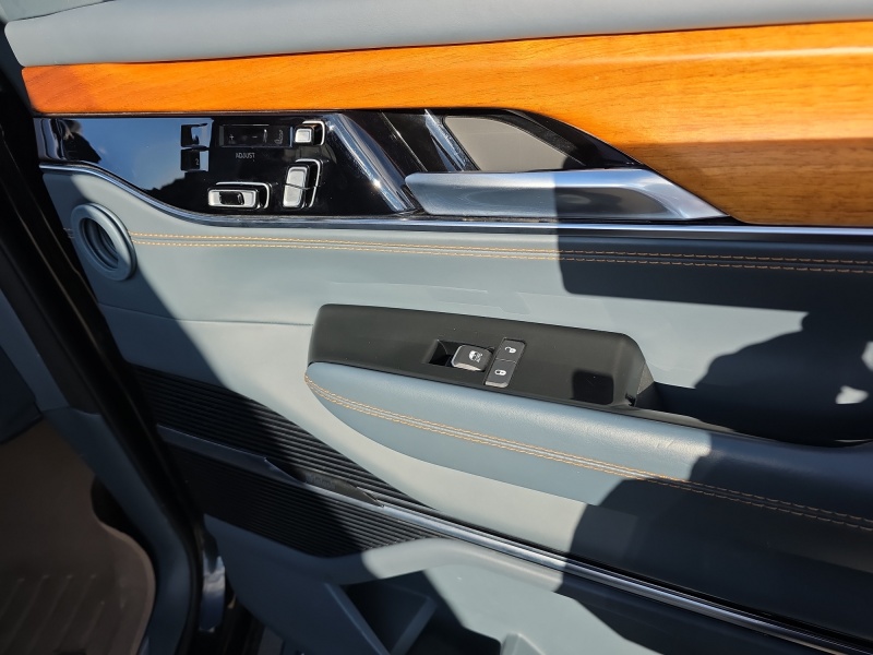 2022 Jeep Grand Wagoneer