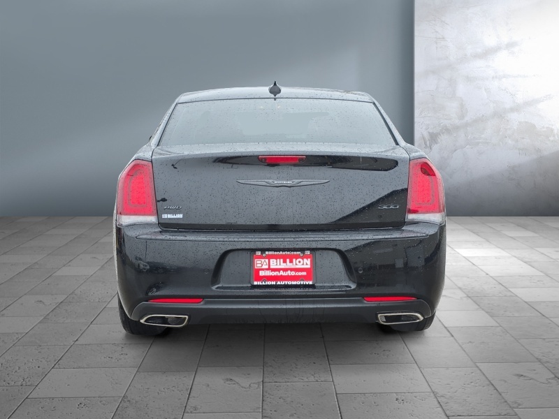 2023 Chrysler 300