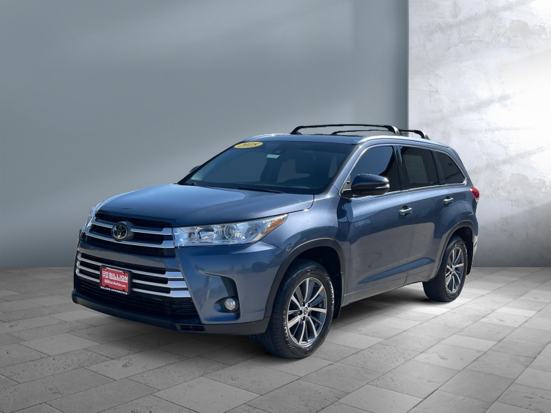 Used 2018 Toyota Highlander XLE with VIN 5TDJZRFH7JS906723 for sale in Sioux Falls, SD