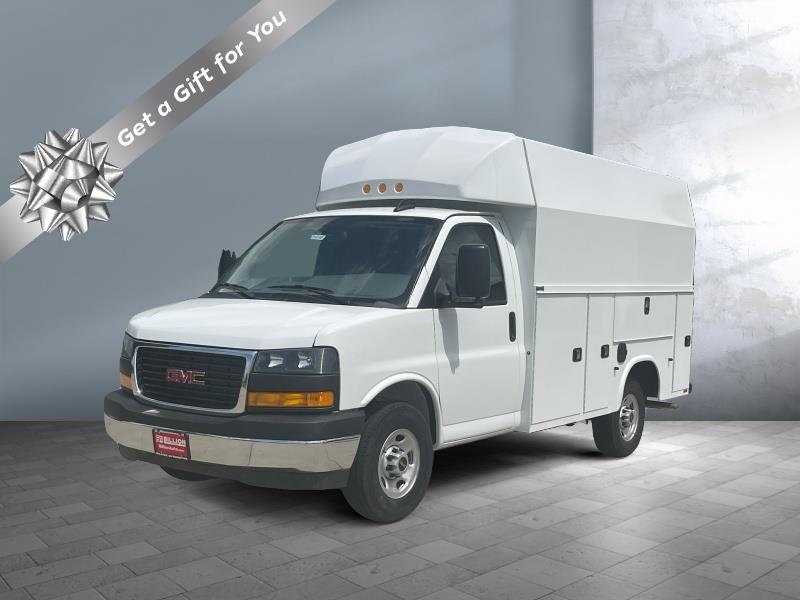 New 2025 GMC Savana Commercial Cutaway 3500 Van 139 Vans