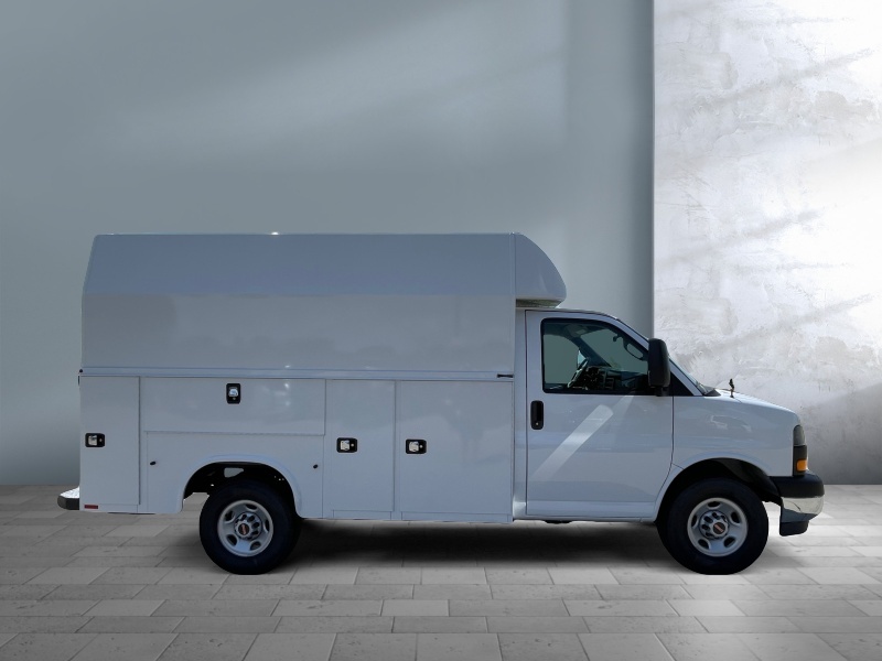 2025 GMC Savana Commercial Cutaway