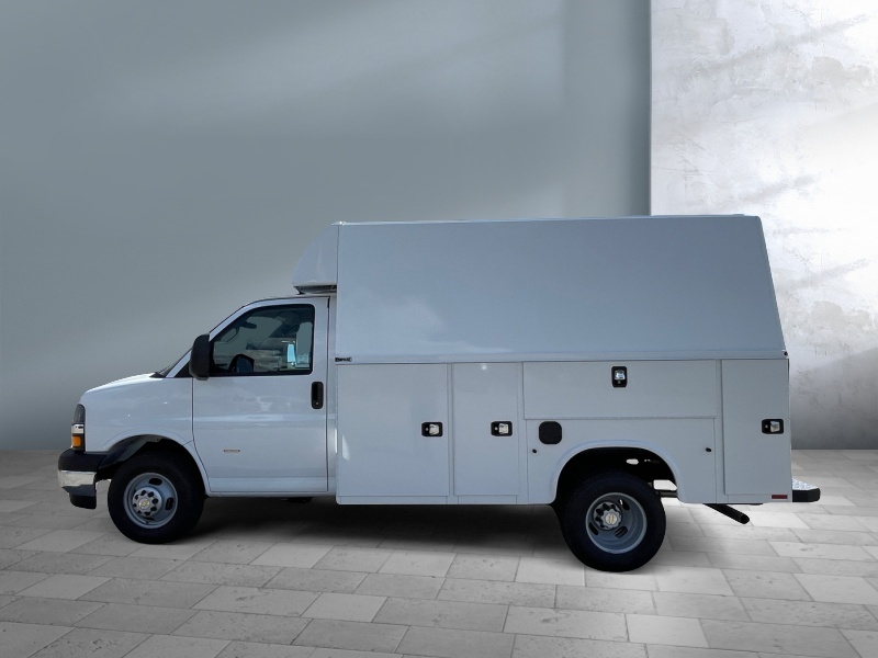 2025 Chevrolet Express Commercial Cutaway