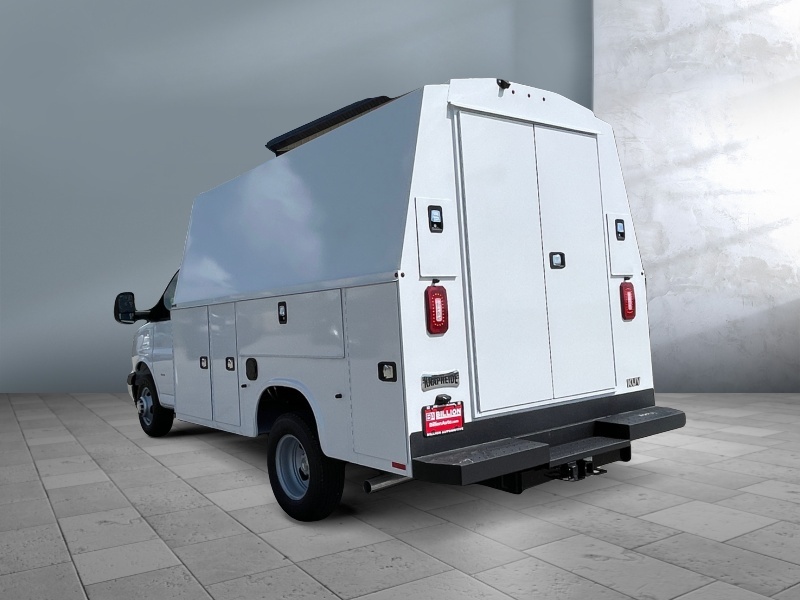 2025 Chevrolet Express Commercial Cutaway