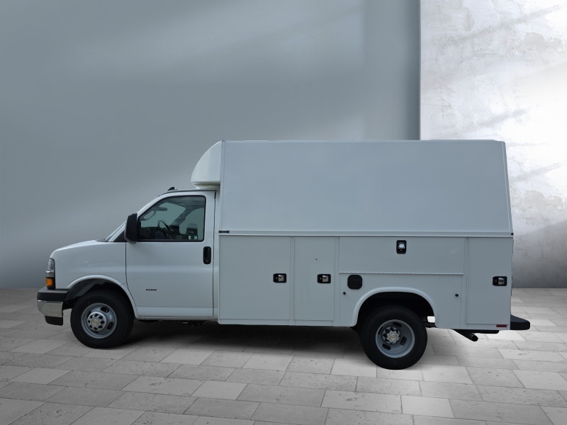 2025 Chevrolet Express Commercial Cutaway