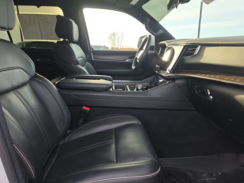 2022 Jeep Grand Wagoneer