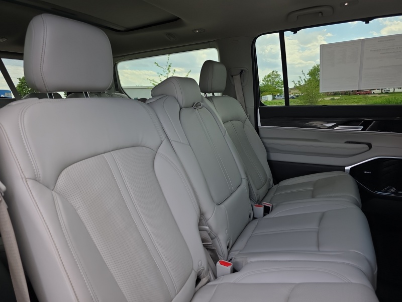 2022 Jeep Wagoneer