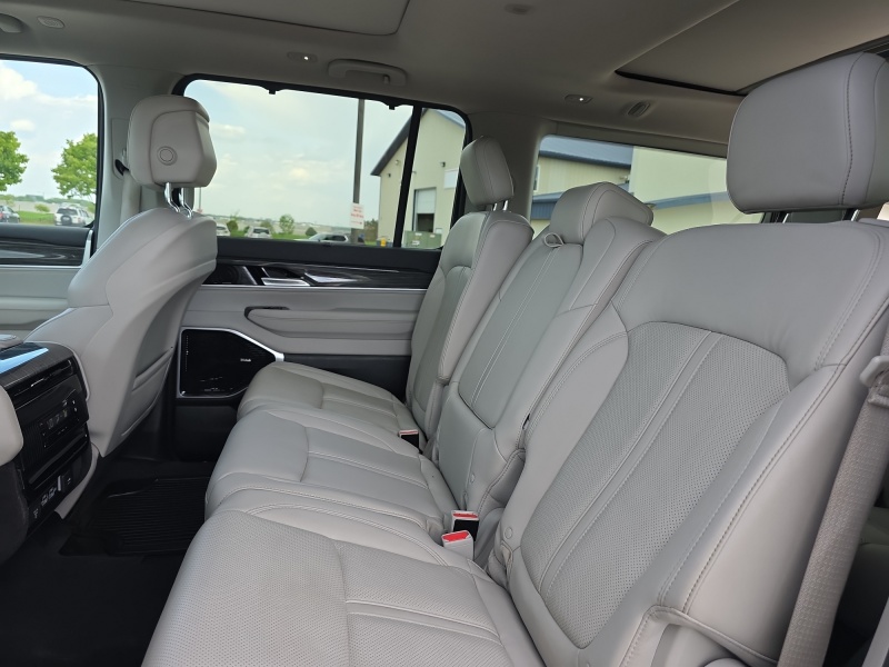 2022 Jeep Wagoneer