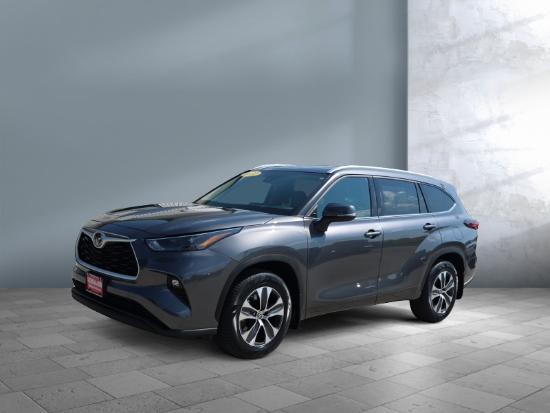 Used 2022 Toyota Highlander XLE SUVs