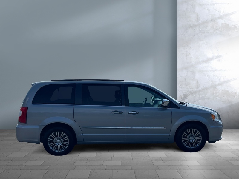 2014 Chrysler Town and Country