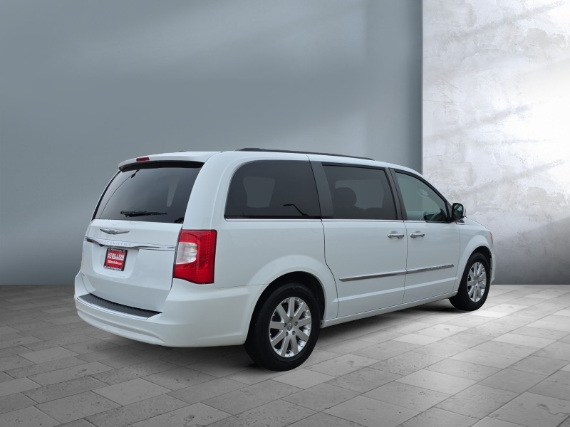 2016 Chrysler Town and Country