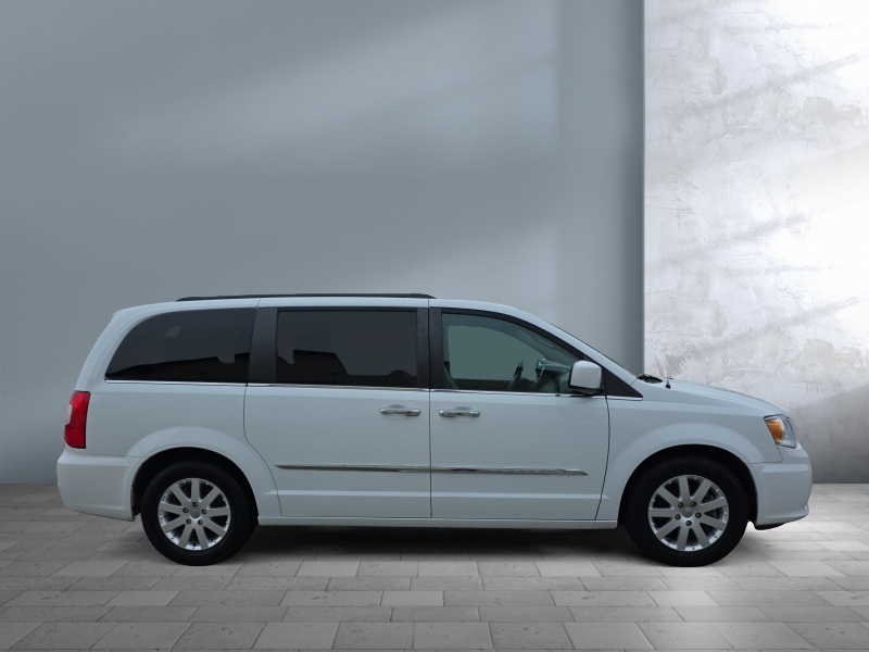 2016 Chrysler Town and Country