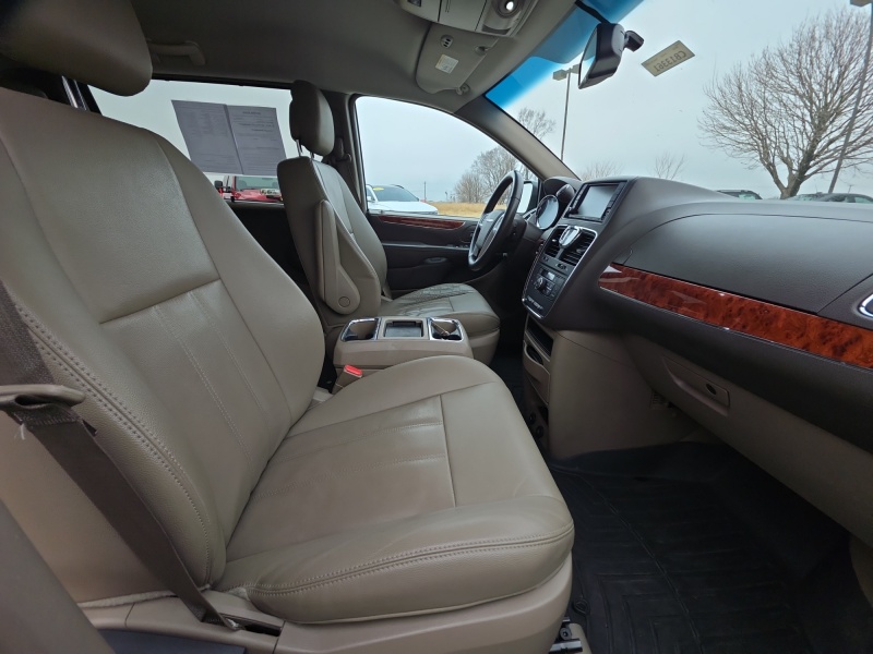 2016 Chrysler Town and Country
