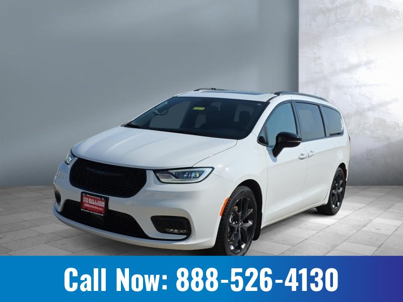 Used 2024 Chrysler Pacifica Limited Vans