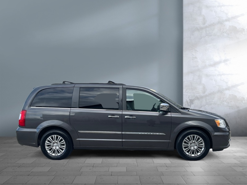 2016 Chrysler Town and Country