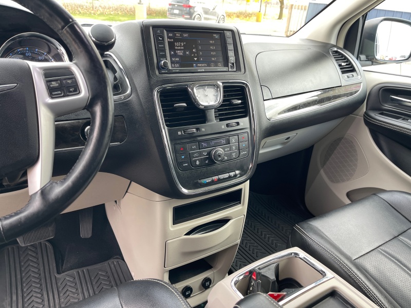 2016 Chrysler Town and Country