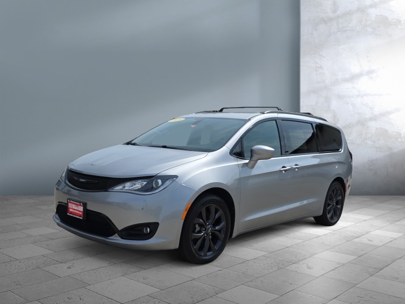 Used 2018 Chrysler Pacifica Touring L Vans