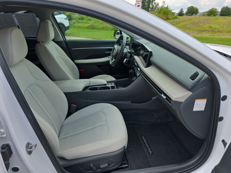 2025 Hyundai Sonata Hybrid