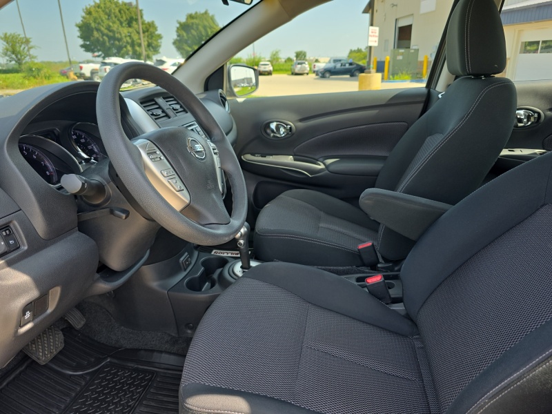 2017 Nissan Versa Sedan