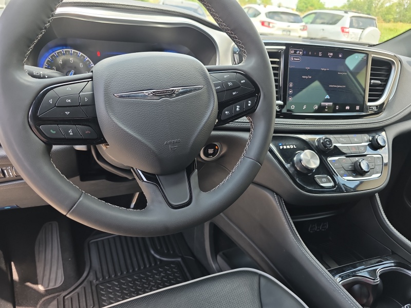 2025 Chrysler Pacifica