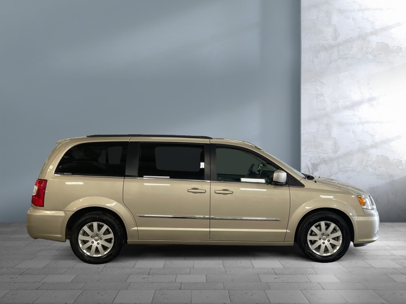 2016 Chrysler Town and Country