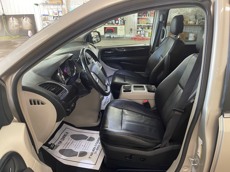 2016 Chrysler Town and Country
