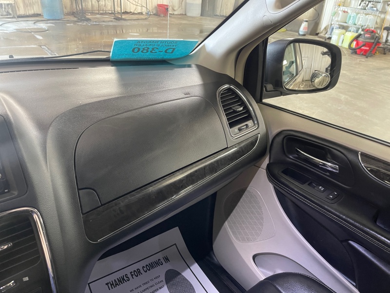 2016 Chrysler Town and Country