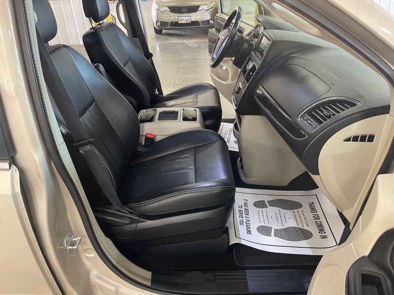 2016 Chrysler Town and Country