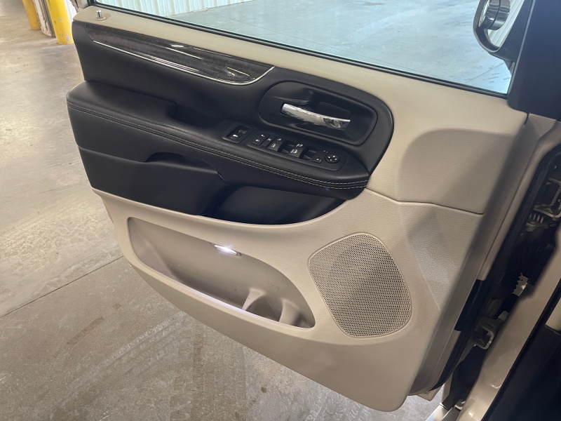 2016 Chrysler Town and Country