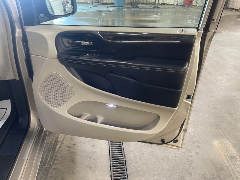 2016 Chrysler Town and Country