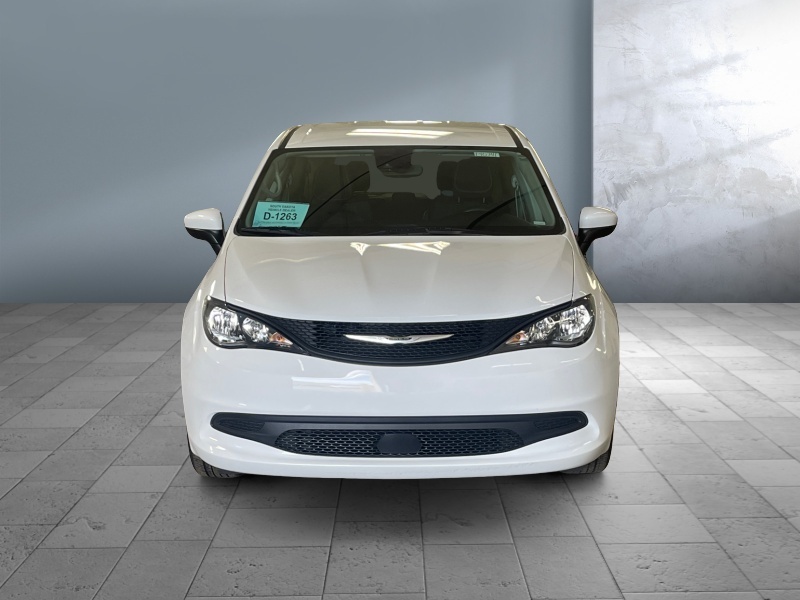 2023 Chrysler Voyager